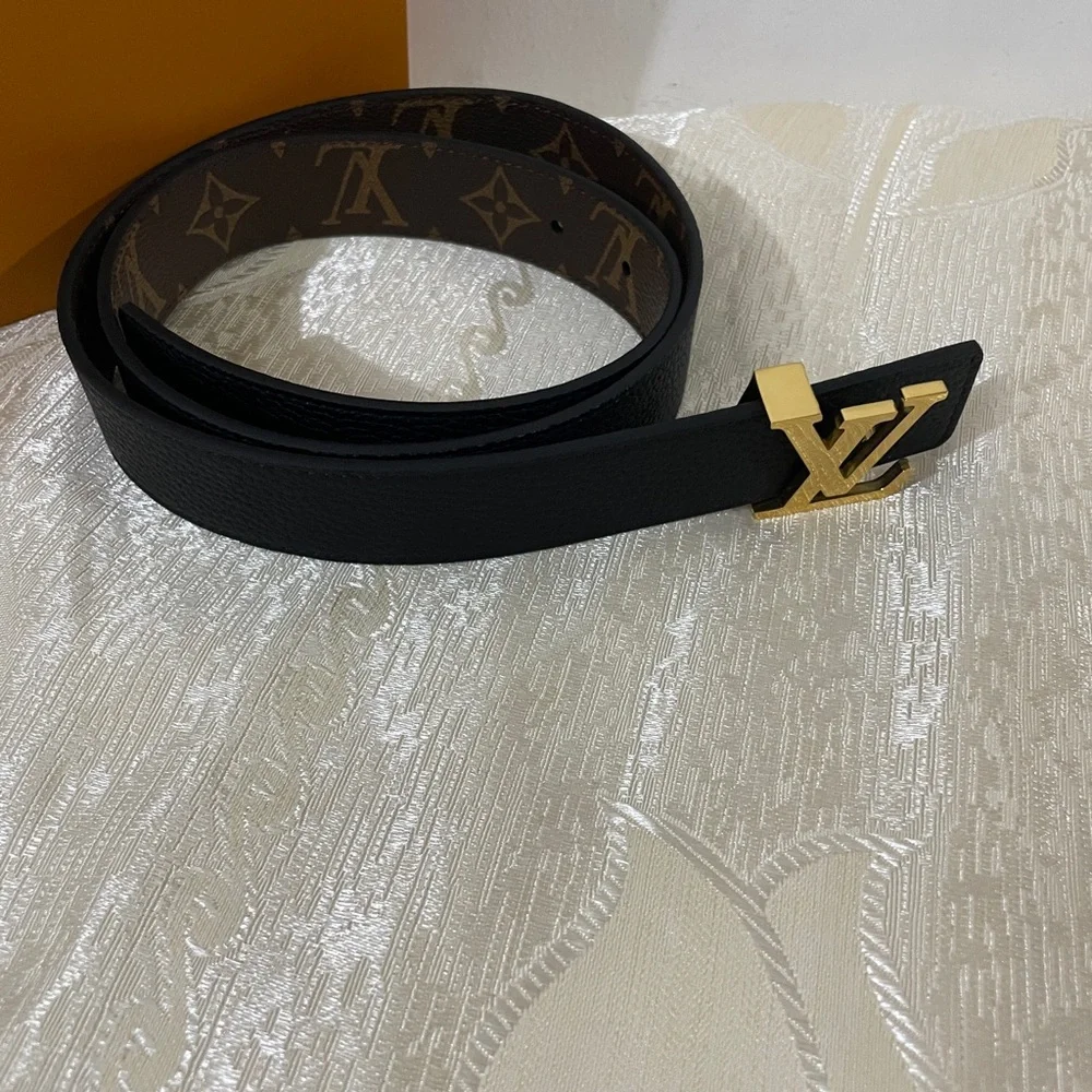 Louis Vuitton Iconic LV Initiales Reversible Belt. Size 85cm/34in.